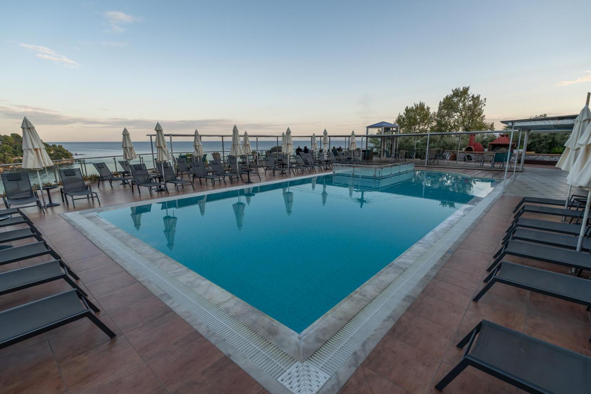 טרולוס La Luna Hotel מראה חיצוני תמונה