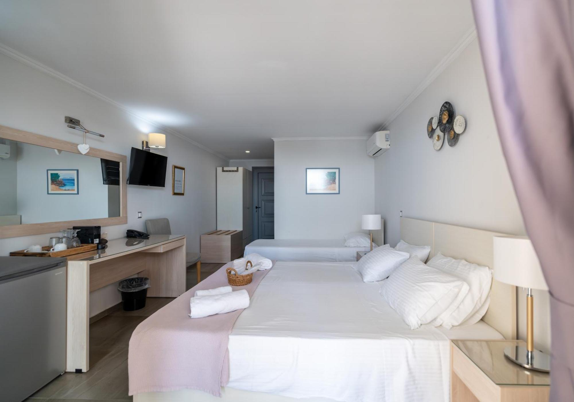טרולוס La Luna Hotel מראה חיצוני תמונה
